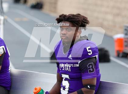 Thumbnail 3 in College Station vs. Wakeland (UIL Football 5A Regional Semifinals) photogallery.
