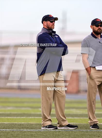 Thumbnail 1 in College Station vs. Wakeland (UIL Football 5A Regional Semifinals) photogallery.