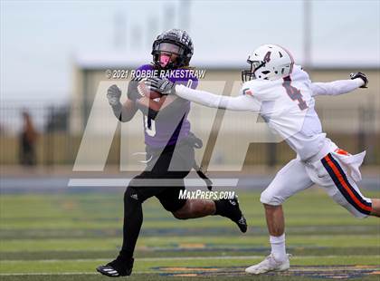 Thumbnail 3 in College Station vs. Wakeland (UIL Football 5A Regional Semifinals) photogallery.