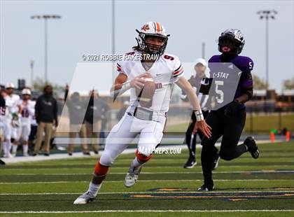Thumbnail 2 in College Station vs. Wakeland (UIL Football 5A Regional Semifinals) photogallery.