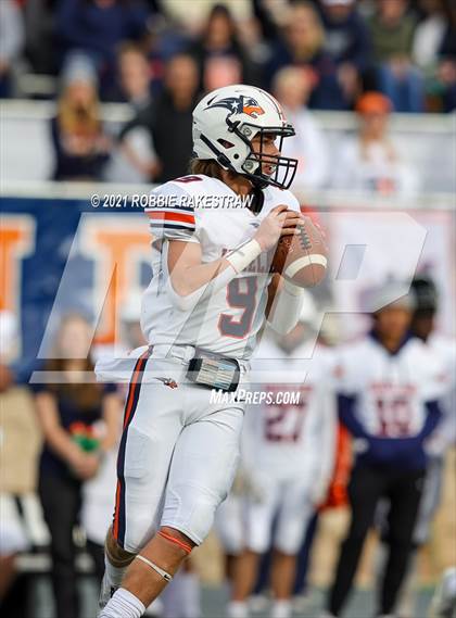 Thumbnail 3 in College Station vs. Wakeland (UIL Football 5A Regional Semifinals) photogallery.