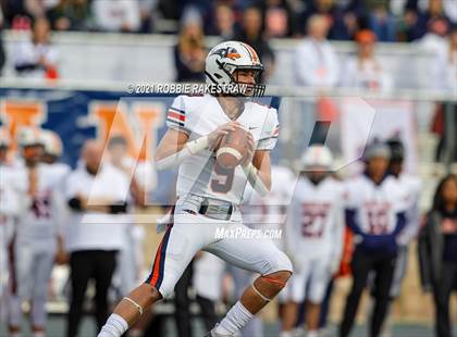 Thumbnail 1 in College Station vs. Wakeland (UIL Football 5A Regional Semifinals) photogallery.