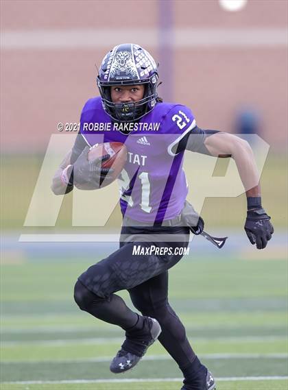 Thumbnail 3 in College Station vs. Wakeland (UIL Football 5A Regional Semifinals) photogallery.