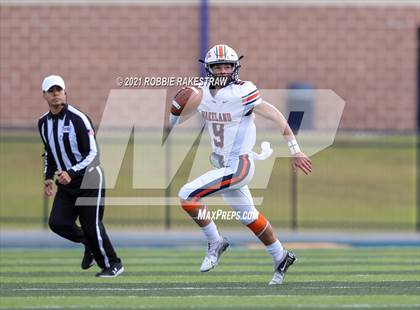 Thumbnail 2 in College Station vs. Wakeland (UIL Football 5A Regional Semifinals) photogallery.