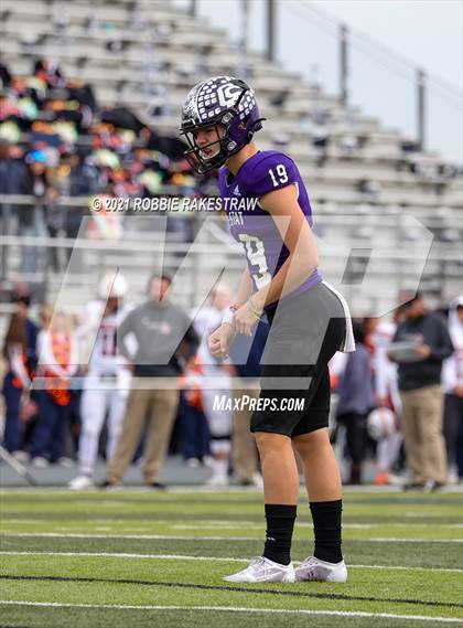Thumbnail 1 in College Station vs. Wakeland (UIL Football 5A Regional Semifinals) photogallery.