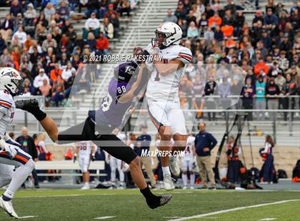 Thumbnail 1 in College Station vs. Wakeland (UIL Football 5A Regional Semifinals) photogallery.