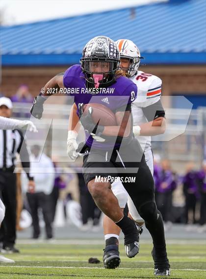 Thumbnail 2 in College Station vs. Wakeland (UIL Football 5A Regional Semifinals) photogallery.