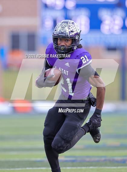 Thumbnail 1 in College Station vs. Wakeland (UIL Football 5A Regional Semifinals) photogallery.