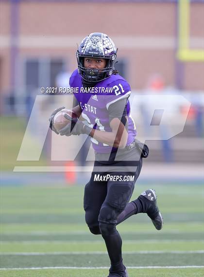 Thumbnail 2 in College Station vs. Wakeland (UIL Football 5A Regional Semifinals) photogallery.