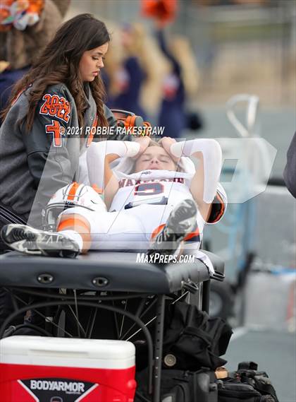 Thumbnail 1 in College Station vs. Wakeland (UIL Football 5A Regional Semifinals) photogallery.