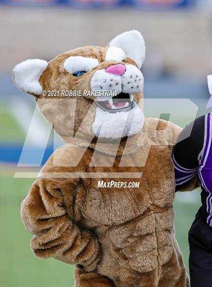 Thumbnail 1 in College Station vs. Wakeland (UIL Football 5A Regional Semifinals) photogallery.