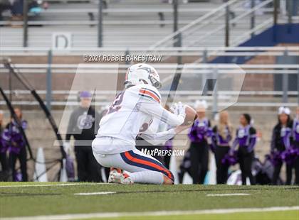 Thumbnail 2 in College Station vs. Wakeland (UIL Football 5A Regional Semifinals) photogallery.