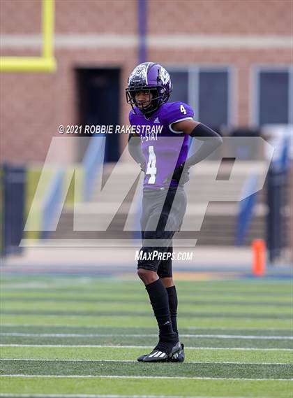 Thumbnail 3 in College Station vs. Wakeland (UIL Football 5A Regional Semifinals) photogallery.