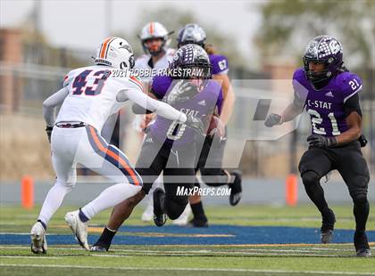 Thumbnail 1 in College Station vs. Wakeland (UIL Football 5A Regional Semifinals) photogallery.