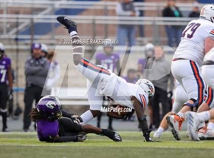 Thumbnail 1 in College Station vs. Wakeland (UIL Football 5A Regional Semifinals) photogallery.