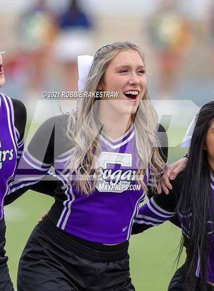 Thumbnail 3 in College Station vs. Wakeland (UIL Football 5A Regional Semifinals) photogallery.