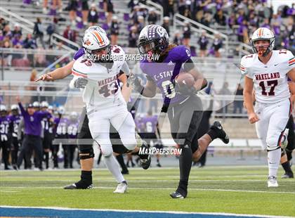 Thumbnail 3 in College Station vs. Wakeland (UIL Football 5A Regional Semifinals) photogallery.
