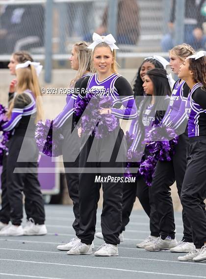 Thumbnail 3 in College Station vs. Wakeland (UIL Football 5A Regional Semifinals) photogallery.
