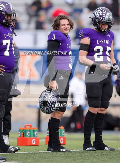 Thumbnail 2 in College Station vs. Wakeland (UIL Football 5A Regional Semifinals) photogallery.
