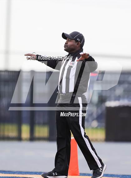 Thumbnail 3 in College Station vs. Wakeland (UIL Football 5A Regional Semifinals) photogallery.
