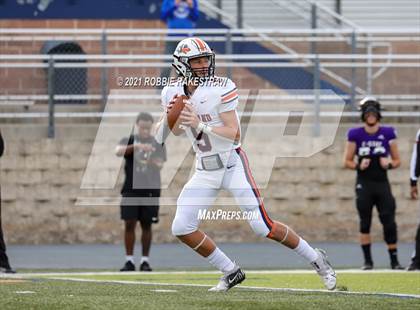Thumbnail 1 in College Station vs. Wakeland (UIL Football 5A Regional Semifinals) photogallery.