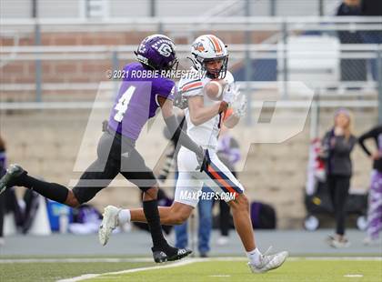 Thumbnail 1 in College Station vs. Wakeland (UIL Football 5A Regional Semifinals) photogallery.