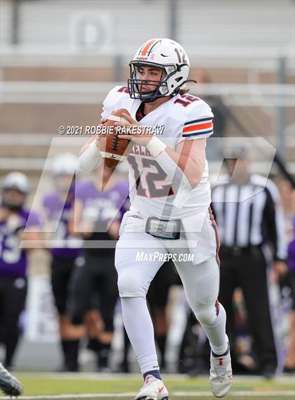 Thumbnail 3 in College Station vs. Wakeland (UIL Football 5A Regional Semifinals) photogallery.
