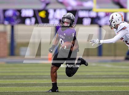Thumbnail 3 in College Station vs. Wakeland (UIL Football 5A Regional Semifinals) photogallery.