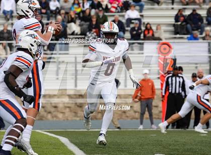 Thumbnail 1 in College Station vs. Wakeland (UIL Football 5A Regional Semifinals) photogallery.