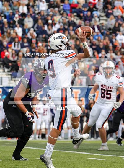 Thumbnail 2 in College Station vs. Wakeland (UIL Football 5A Regional Semifinals) photogallery.