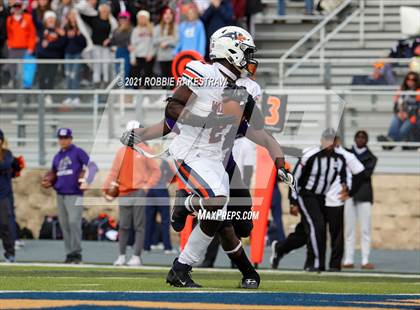 Thumbnail 2 in College Station vs. Wakeland (UIL Football 5A Regional Semifinals) photogallery.