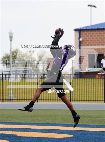 Thumbnail 3 in College Station vs. Wakeland (UIL Football 5A Regional Semifinals) photogallery.
