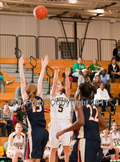 Thumbnail 2 in Klein Collins vs Cypress Falls (McDonald's Texas Invitational) photogallery.