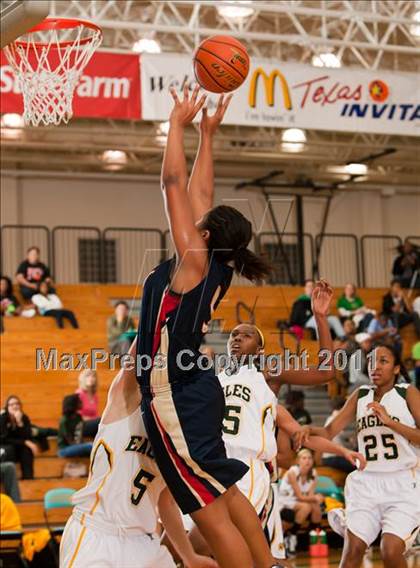 Thumbnail 3 in Klein Collins vs Cypress Falls (McDonald's Texas Invitational) photogallery.