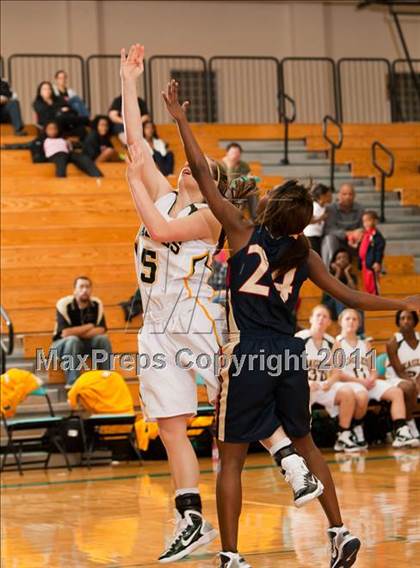Thumbnail 1 in Klein Collins vs Cypress Falls (McDonald's Texas Invitational) photogallery.