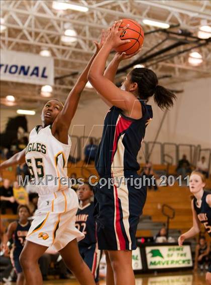 Thumbnail 2 in Klein Collins vs Cypress Falls (McDonald's Texas Invitational) photogallery.