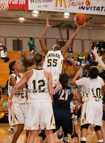 Thumbnail 2 in Klein Collins vs Cypress Falls (McDonald's Texas Invitational) photogallery.