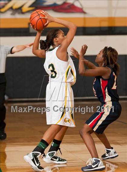 Thumbnail 2 in Klein Collins vs Cypress Falls (McDonald's Texas Invitational) photogallery.