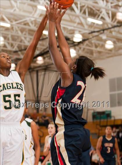 Thumbnail 1 in Klein Collins vs Cypress Falls (McDonald's Texas Invitational) photogallery.