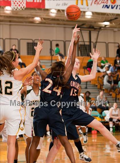 Thumbnail 2 in Klein Collins vs Cypress Falls (McDonald's Texas Invitational) photogallery.