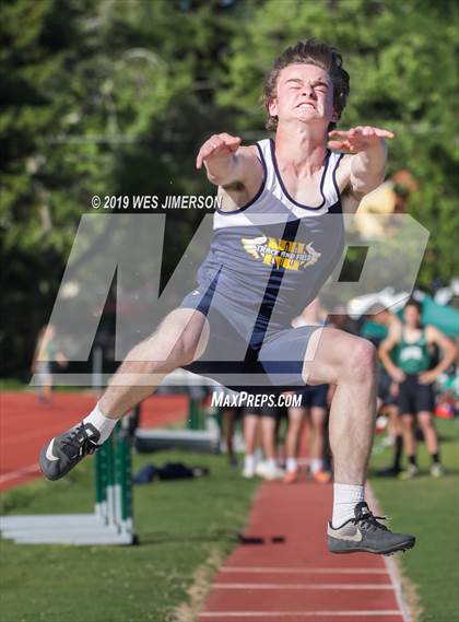 Thumbnail 1 in FVL Championship Trials (800 Meter & Long Jump) photogallery.