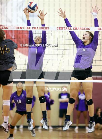 Thumbnail 1 in Paschal vs. Fossil Ridge  photogallery.