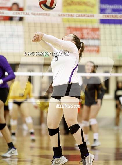 Thumbnail 2 in Paschal vs. Fossil Ridge  photogallery.