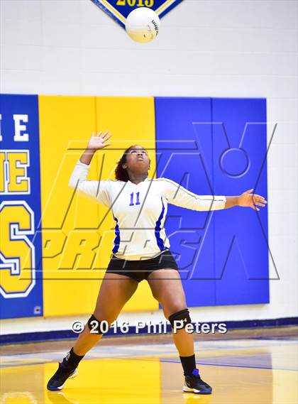 Thumbnail 2 in McDonogh vs. Stone photogallery.