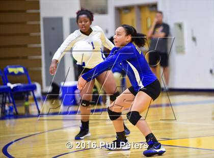 Thumbnail 3 in McDonogh vs. Stone photogallery.