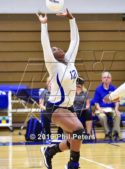 Thumbnail 3 in McDonogh vs. Stone photogallery.