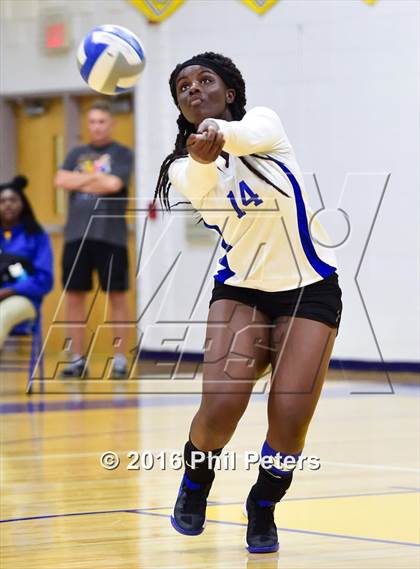 Thumbnail 2 in McDonogh vs. Stone photogallery.
