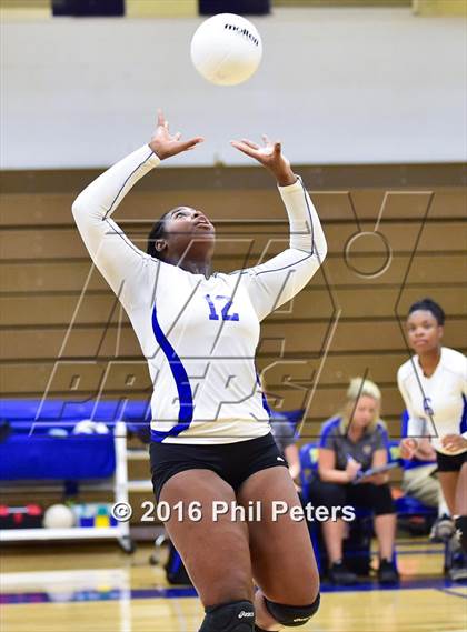 Thumbnail 2 in McDonogh vs. Stone photogallery.