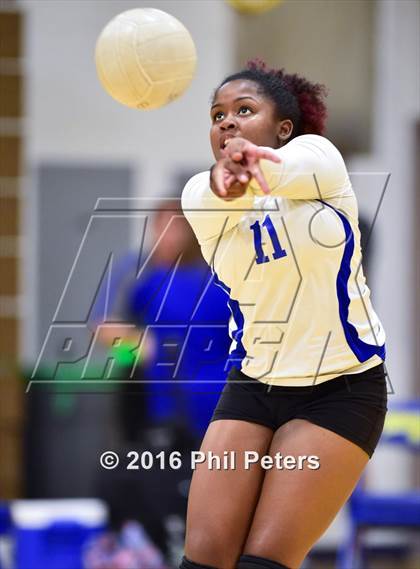 Thumbnail 2 in McDonogh vs. Stone photogallery.