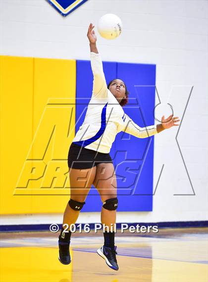 Thumbnail 3 in McDonogh vs. Stone photogallery.